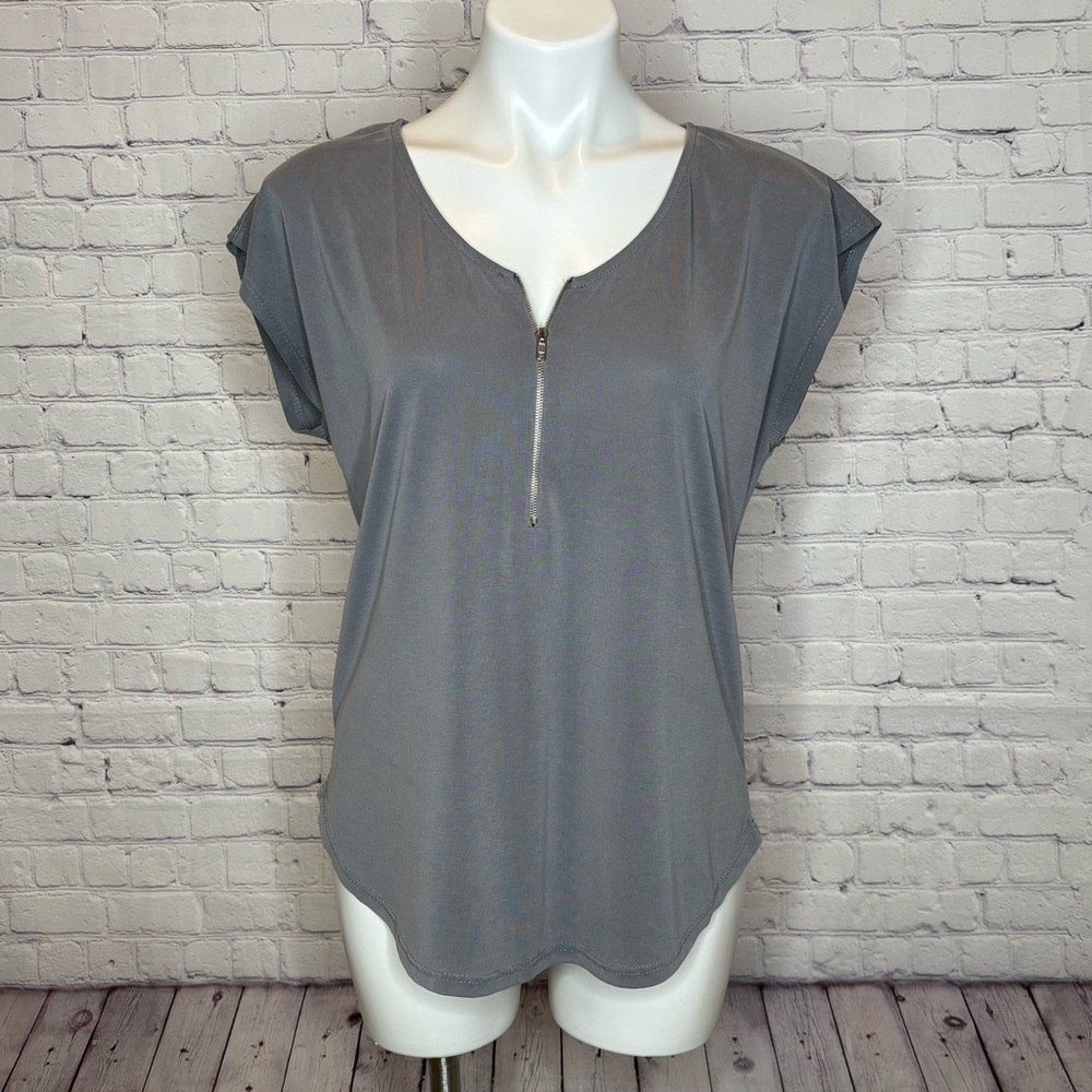 Green Envelope Gray Short Sleeve Blouse with Zip Front Size M